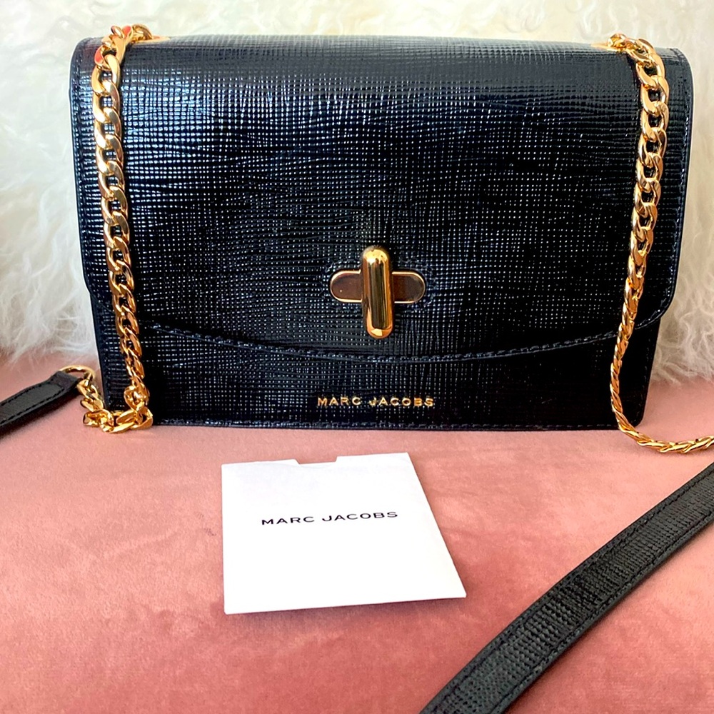 MARC JACOBS Turnlock Crossbody Bag Like New Condition!